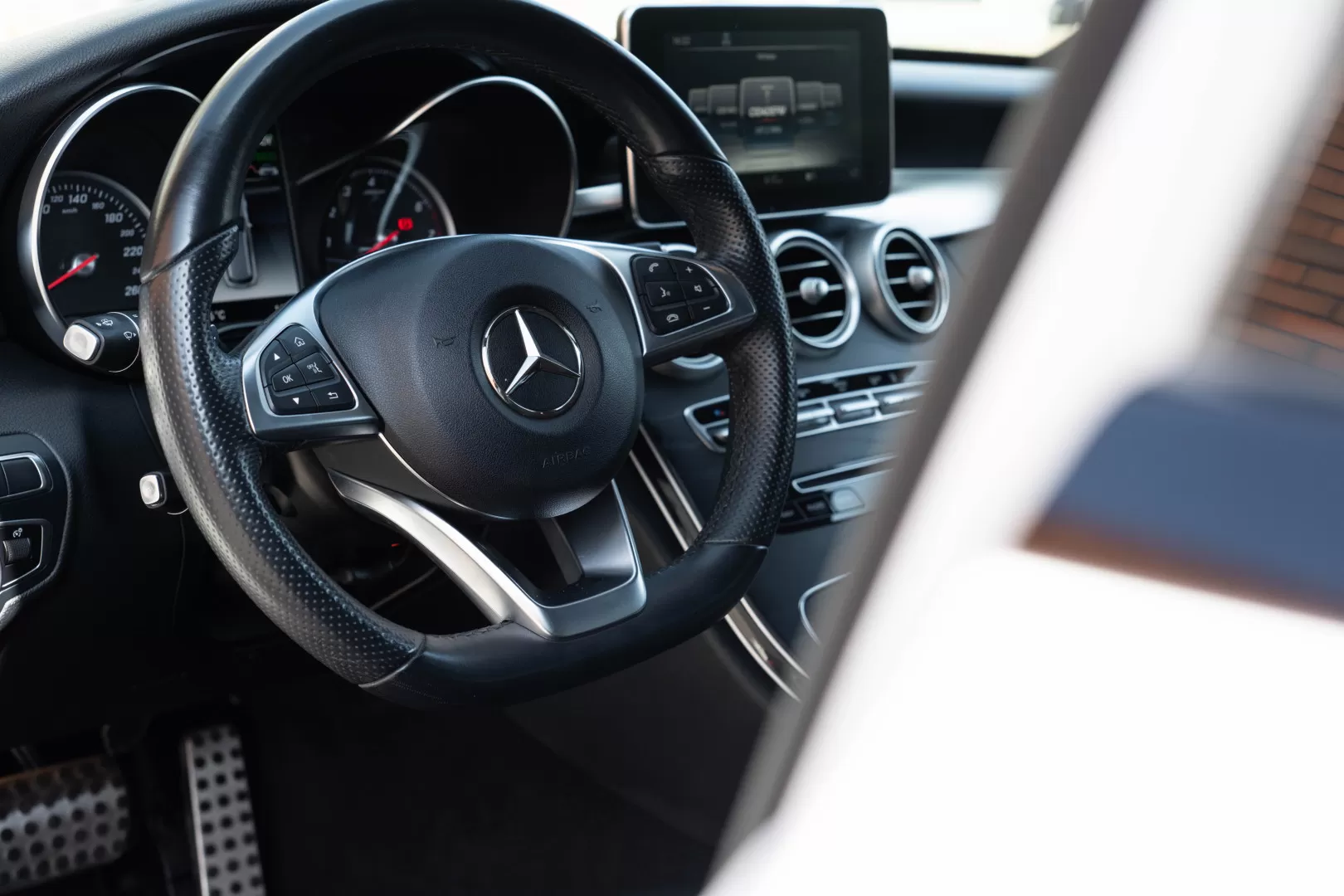 Mercedes-Benz C 350 e AMG - foto 8
