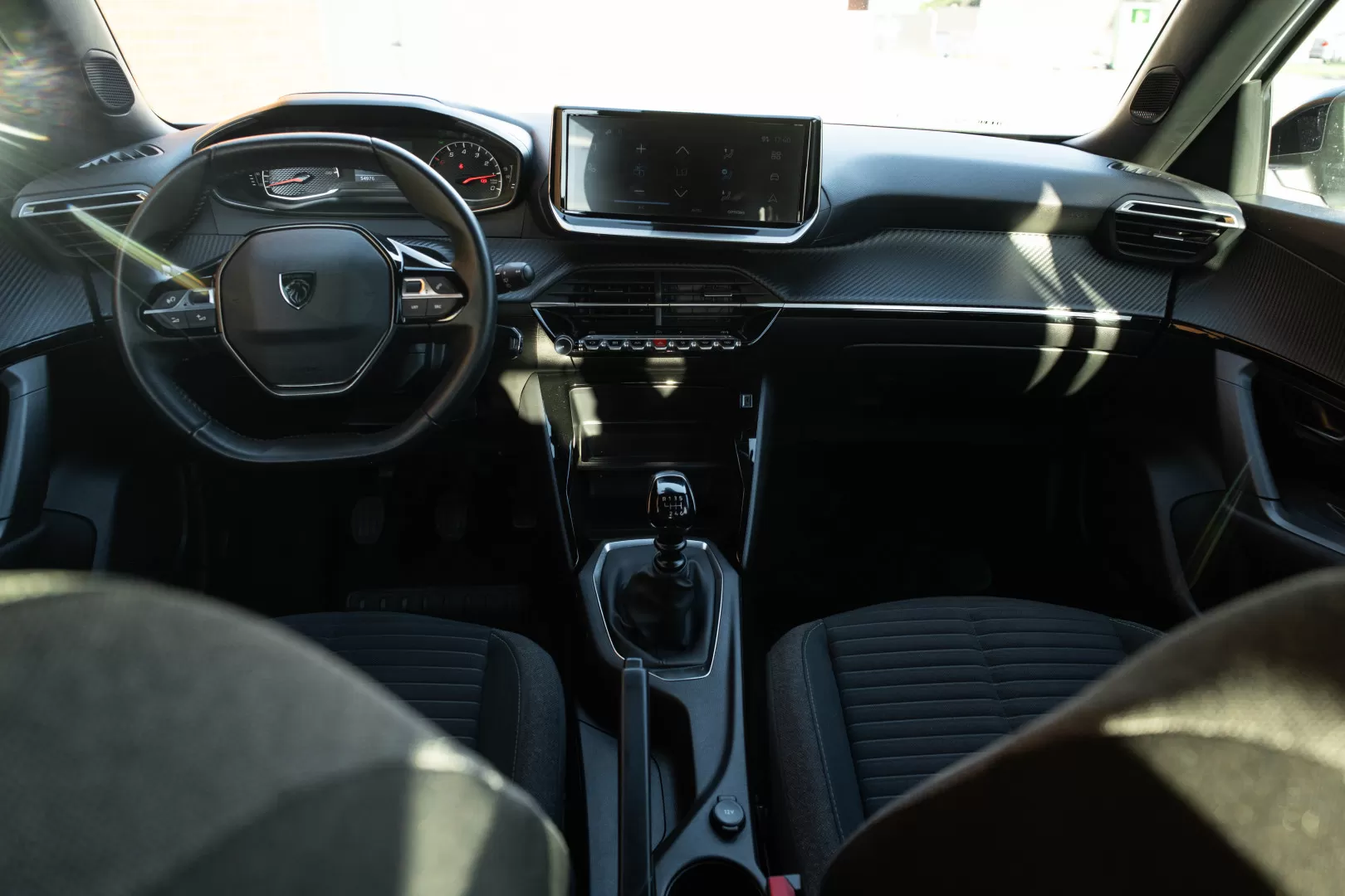 Peugeot 2008 1.2 PureTech Allure - foto 8