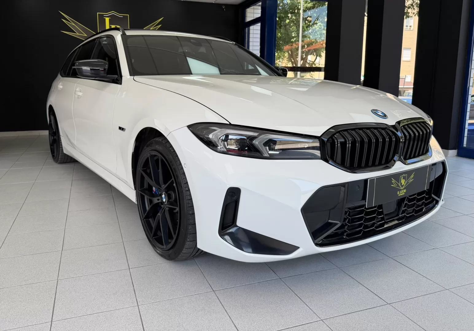 BMW 330 e Pack Desportivo M Auto - foto 2