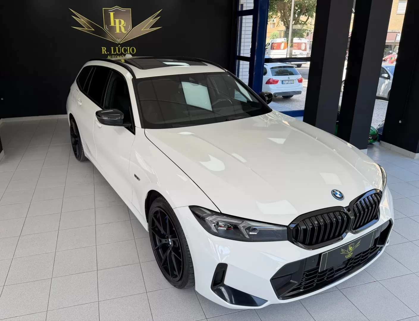 BMW 330 e Pack Desportivo M Auto - foto 3