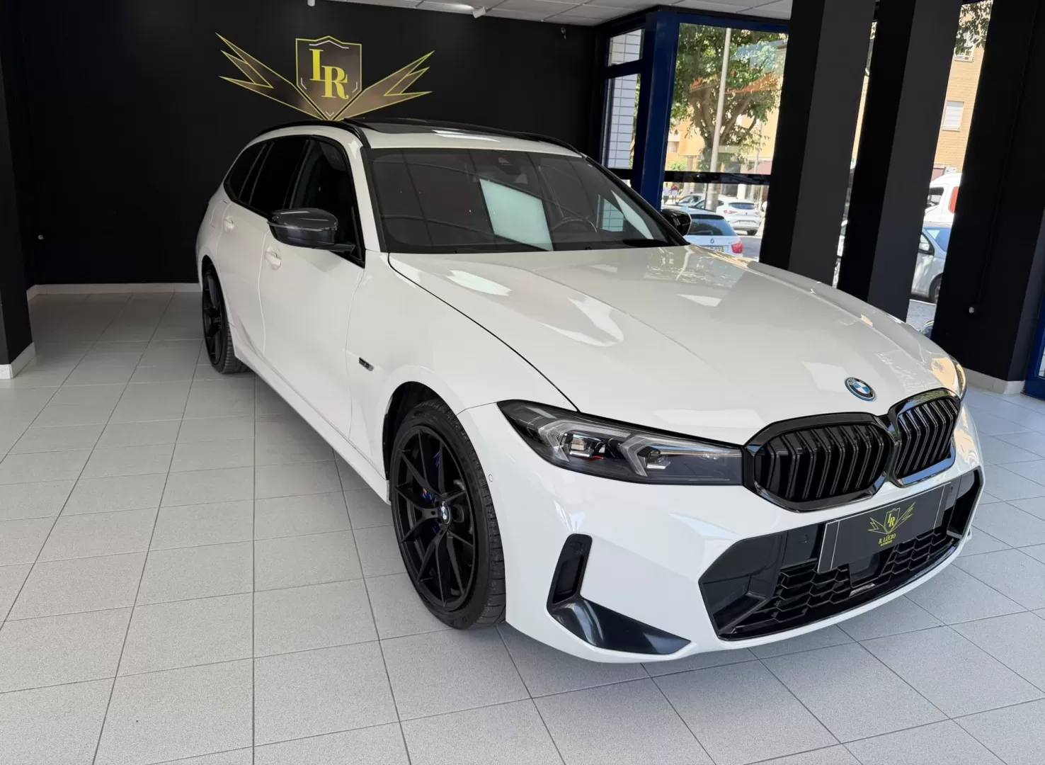 BMW 330 e Pack Desportivo M Auto - foto 4