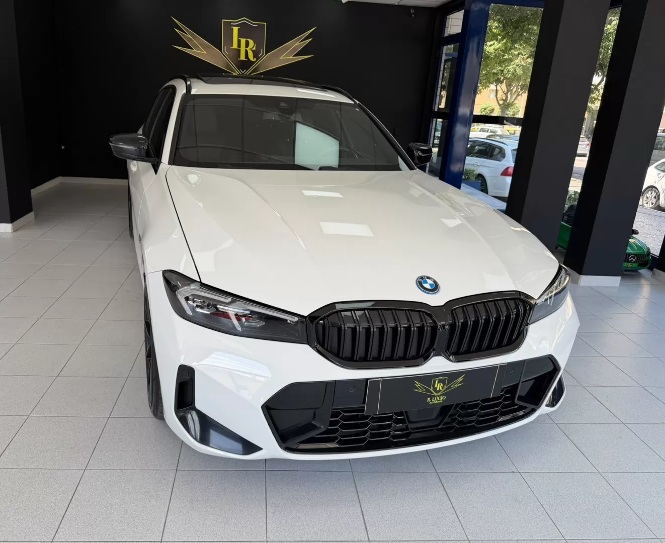 BMW 330 e Pack Desportivo M Auto - foto 5