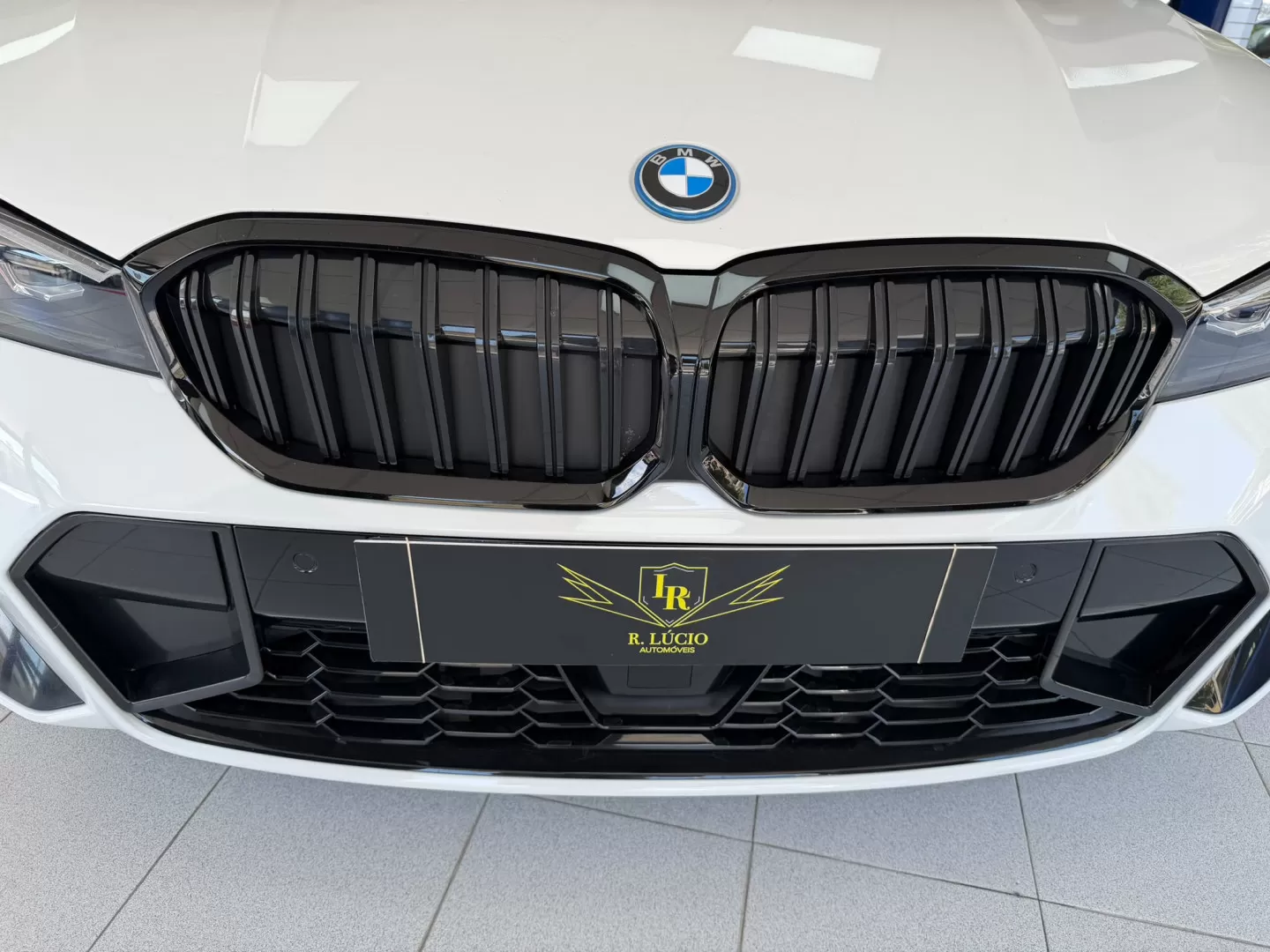 BMW 330 e Pack Desportivo M Auto - foto 6