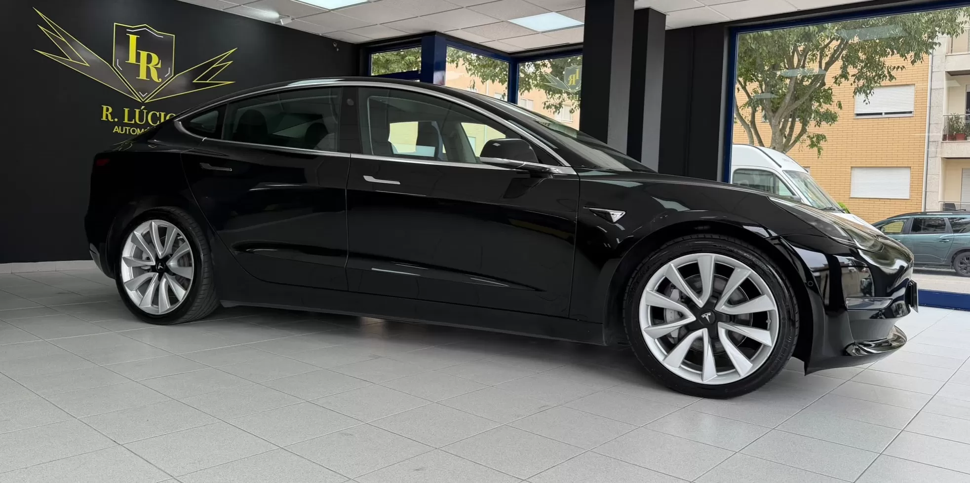Tesla Model 3 DUAL MOTOR LONG RANGE - foto 2