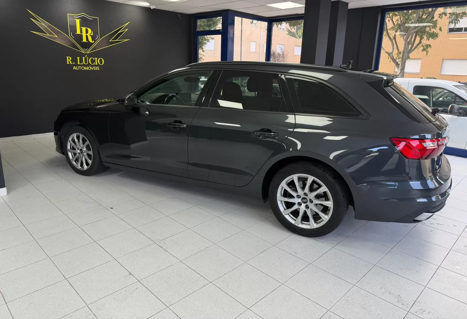Audi A4 Avant 30 TDI Advanced S tronic - foto 8
