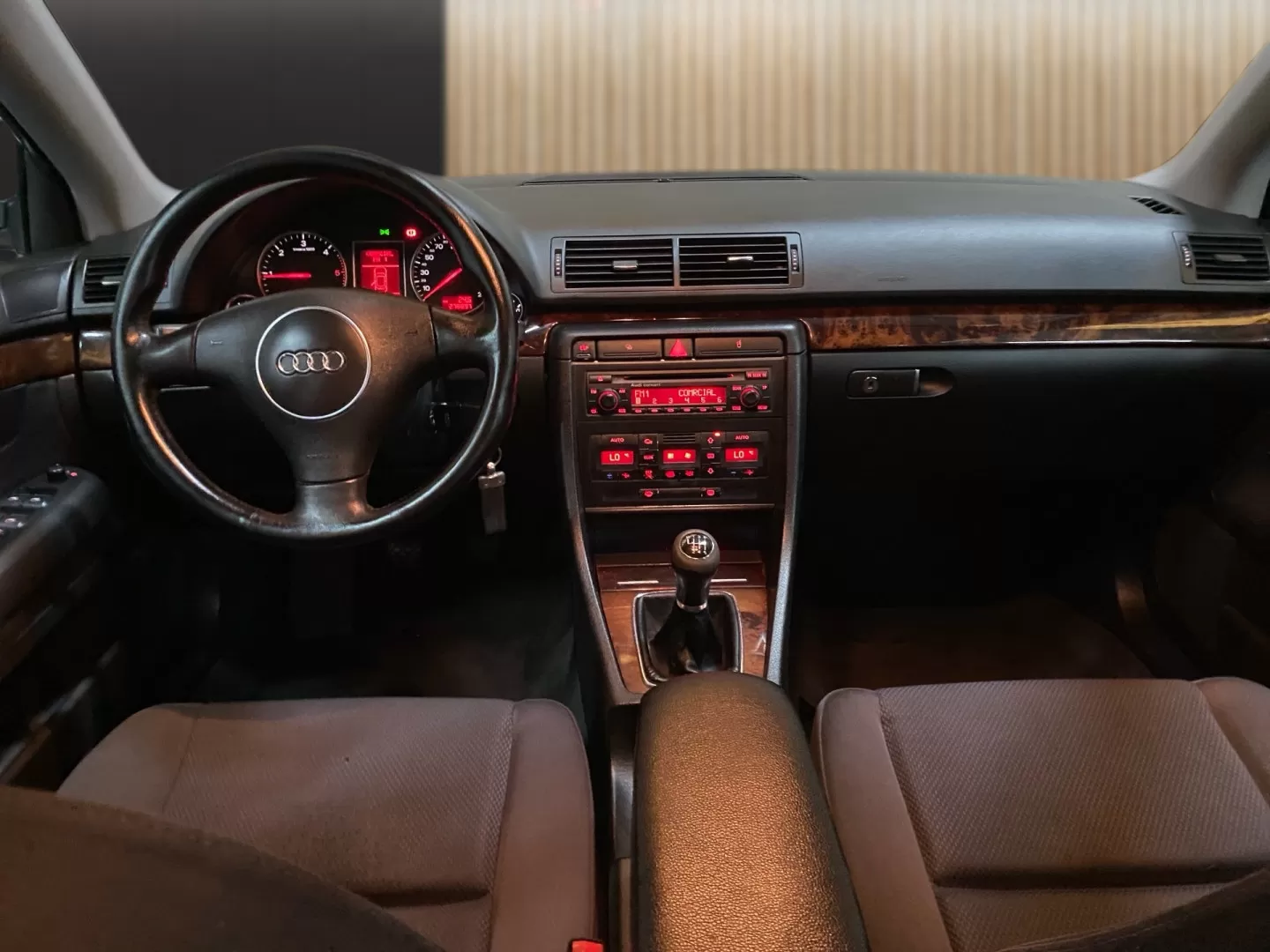 Audi A4 Avant 1.9 TDI m6 - foto 8