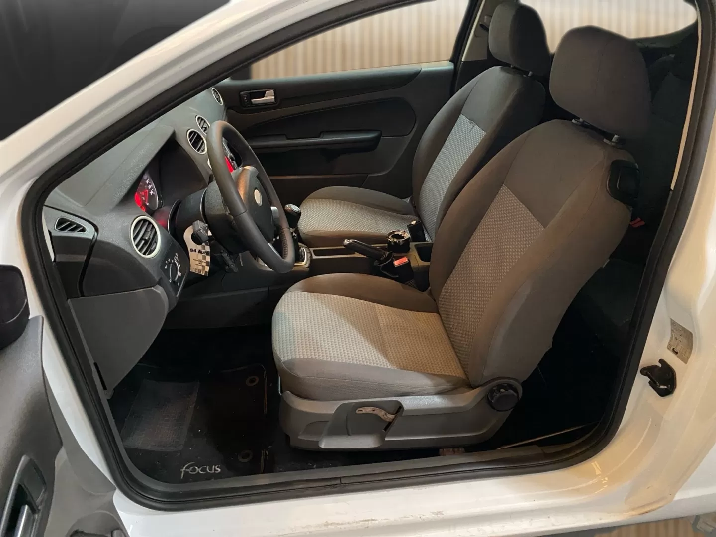 Ford Focus 1.6 TDCi S - foto 7