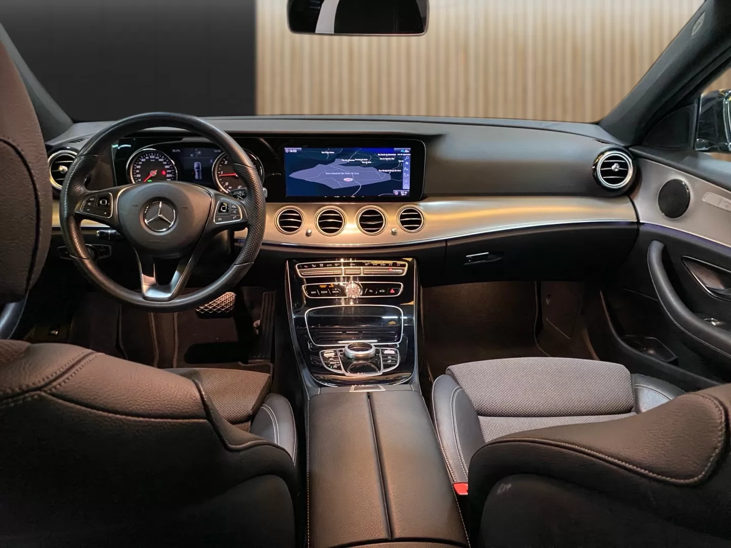 Mercedes-Benz E 220 d Avantgarde - foto 8