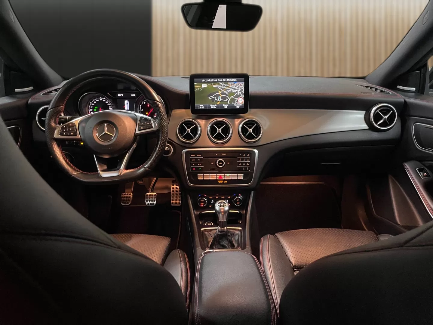 Mercedes-Benz CLA 180 d Shooting Brake AMG Line - foto 8