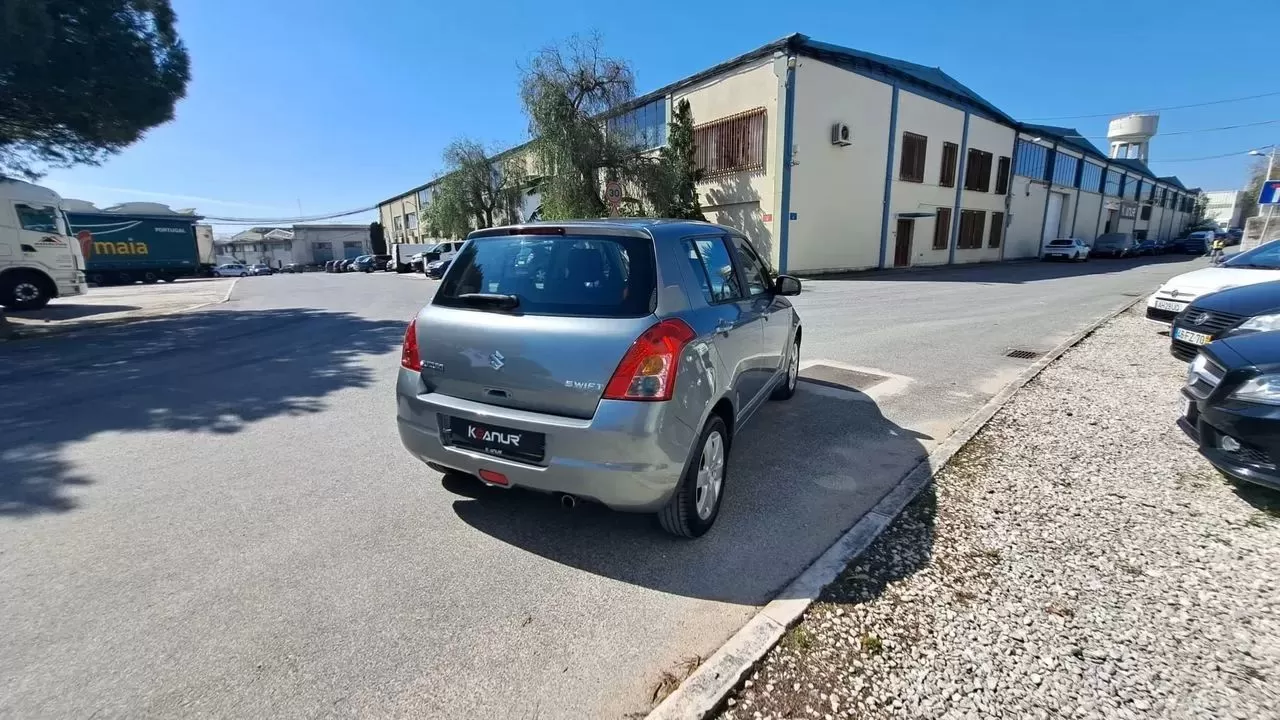 Suzuki Swift 1.3 DDiS GL - foto 4