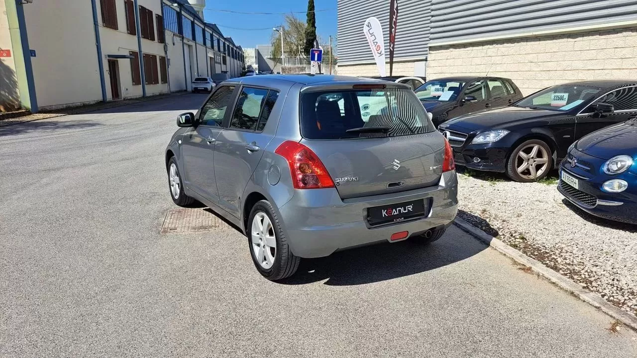 Suzuki Swift 1.3 DDiS GL - foto 5