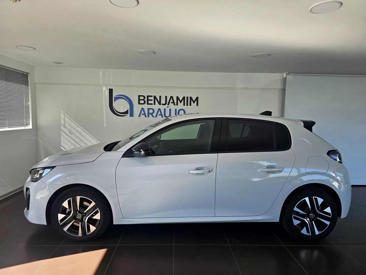 Peugeot 208 1.2 Hybrid Allure e-DCS6 - foto 2