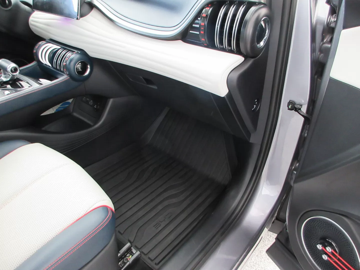 BYD Atto 2 64.8 kWh Comfort - foto 7