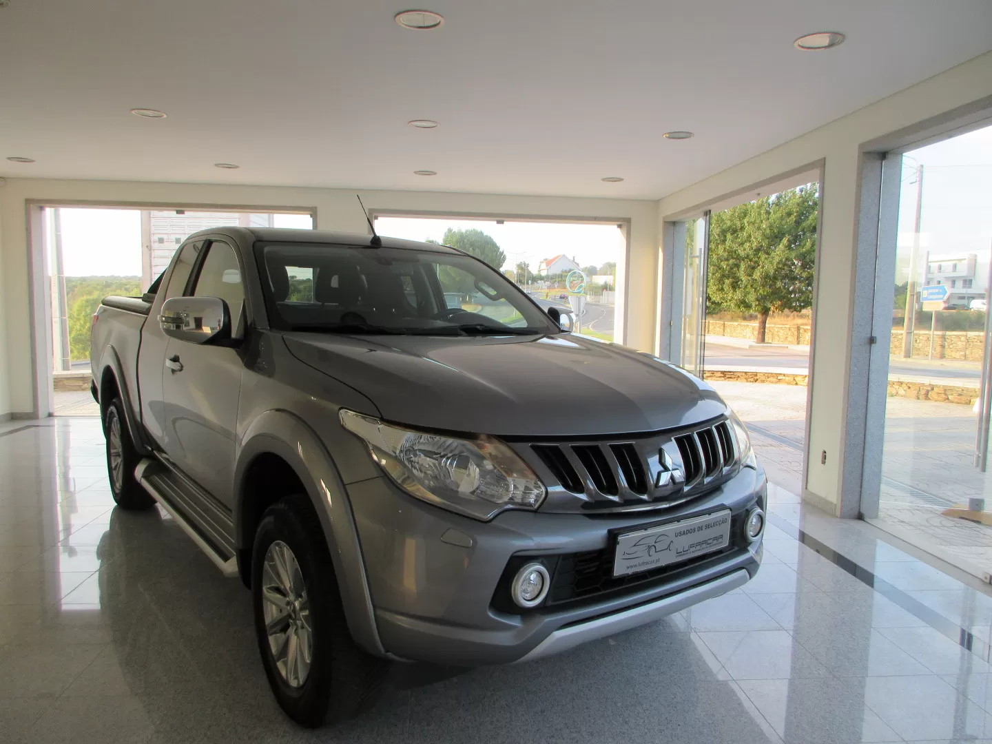 Mitsubishi  L 200 CABINE CLUB 4X4 - foto 2
