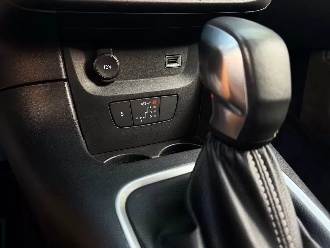 Citroën C3 1.2 PureTech Shine EAT6 - foto 8
