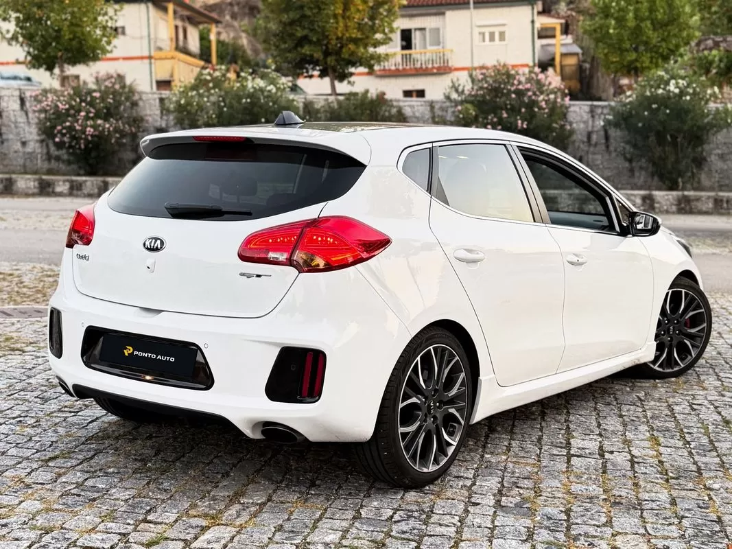 Kia Ceed 1.6 T-GDi GT - foto 2