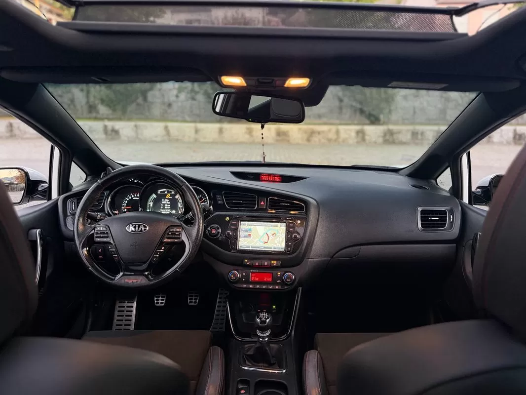 Kia Ceed 1.6 T-GDi GT - foto 4