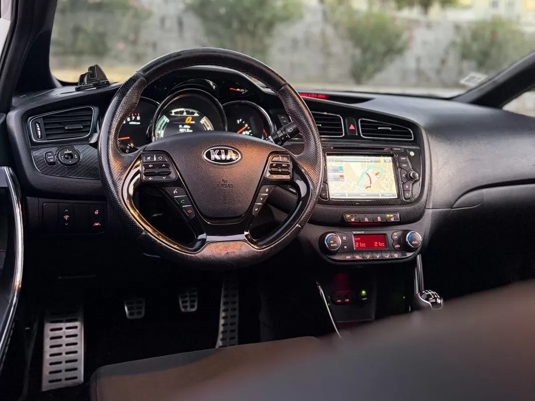 Kia Ceed 1.6 T-GDi GT - foto 7
