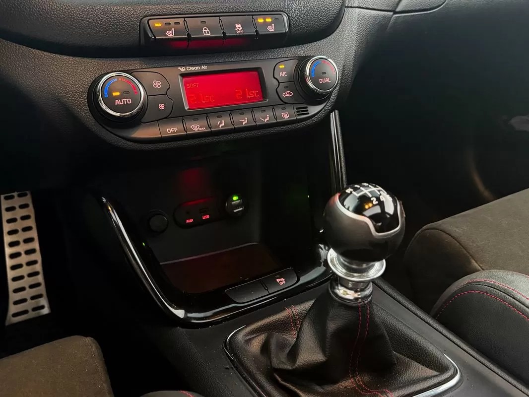 Kia Ceed 1.6 T-GDi GT - foto 8