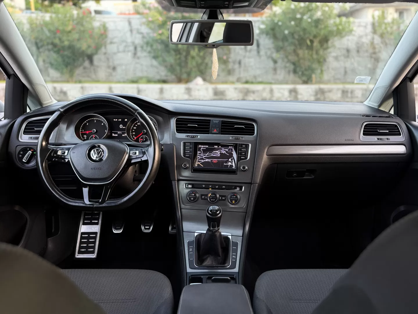 VW Golf 1.6 TDi Confortline - foto 4
