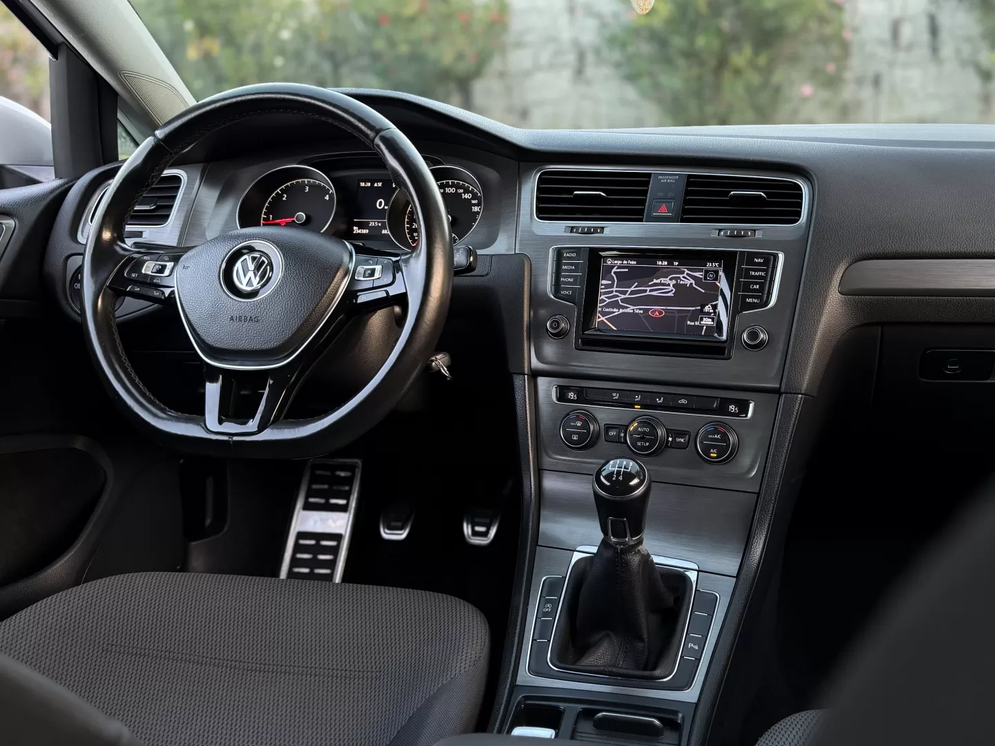 VW Golf 1.6 TDi Confortline - foto 6