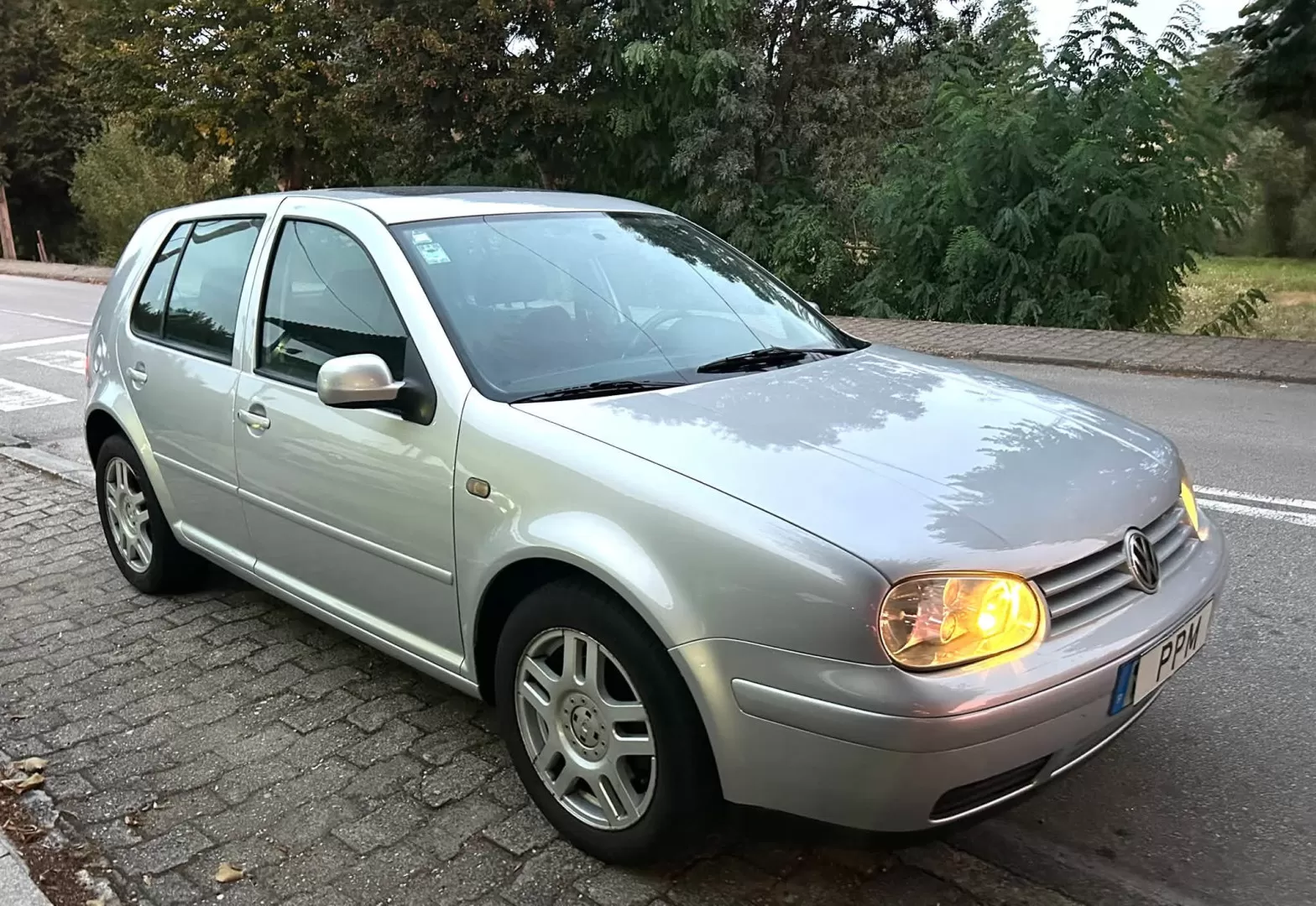 VW Golf 1.9 TDi Highline - foto 2