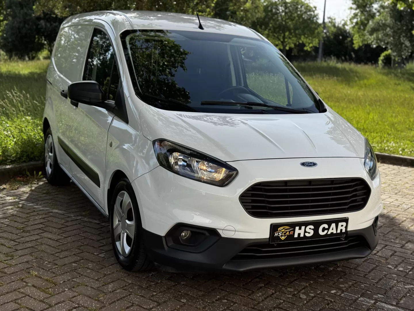 Ford  Transit Courier - foto 3