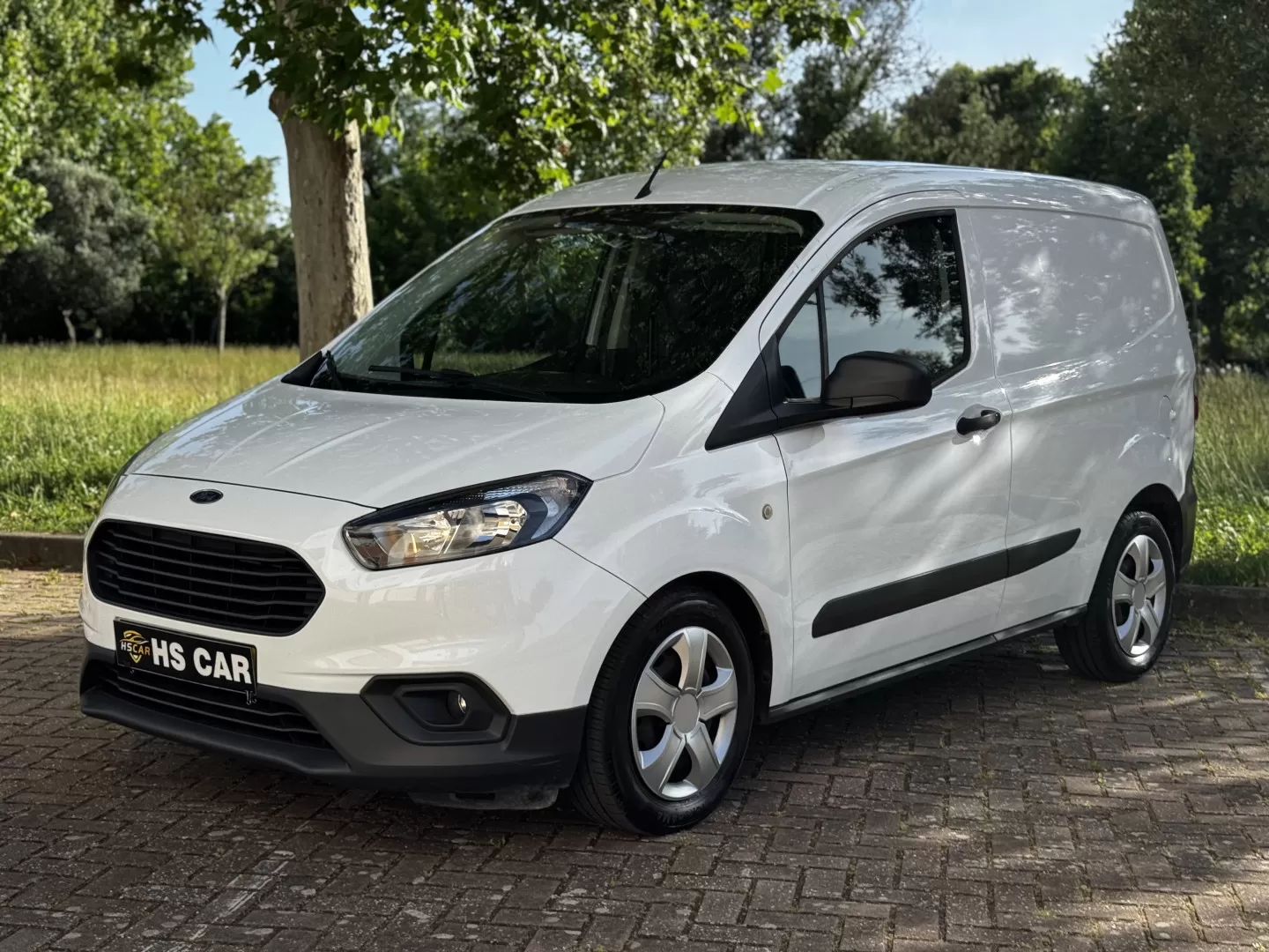 Ford  Transit Courier - foto 4