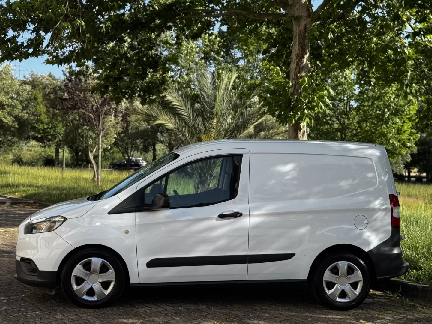 Ford  Transit Courier - foto 5