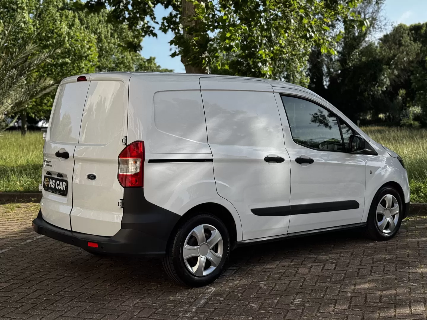 Ford  Transit Courier - foto 6