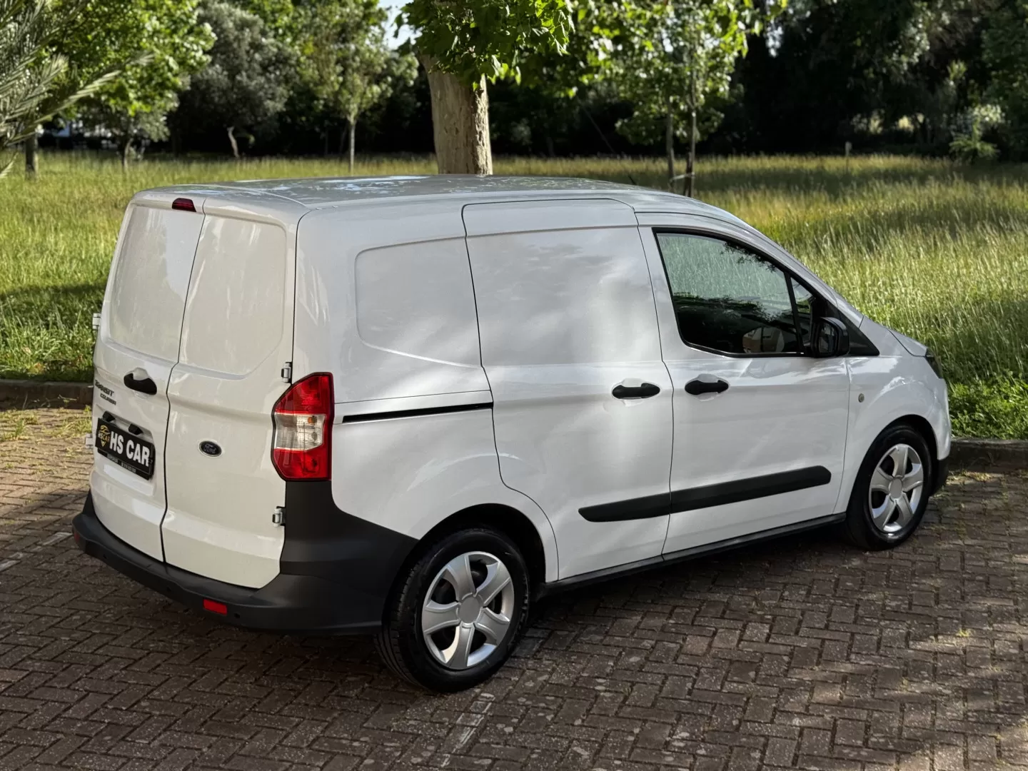 Ford  Transit Courier - foto 7
