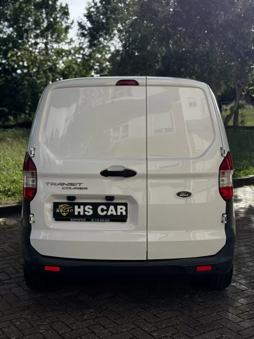 Ford  Transit Courier - foto 8
