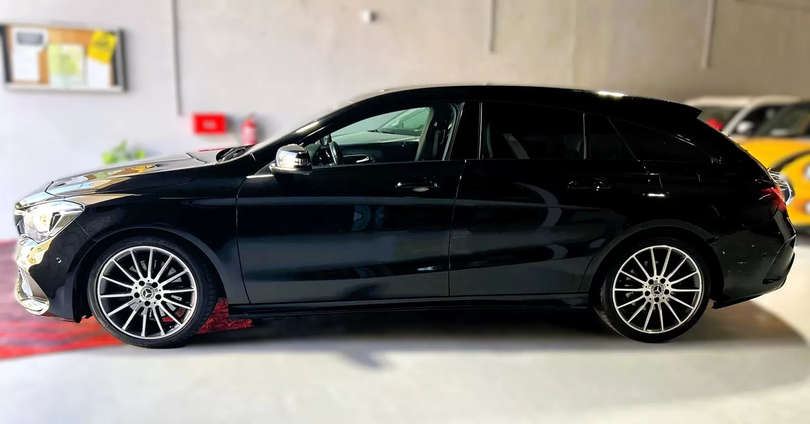 Mercedes-Benz CLA 220 d Shooting Brake AMG Line Aut. - foto 2