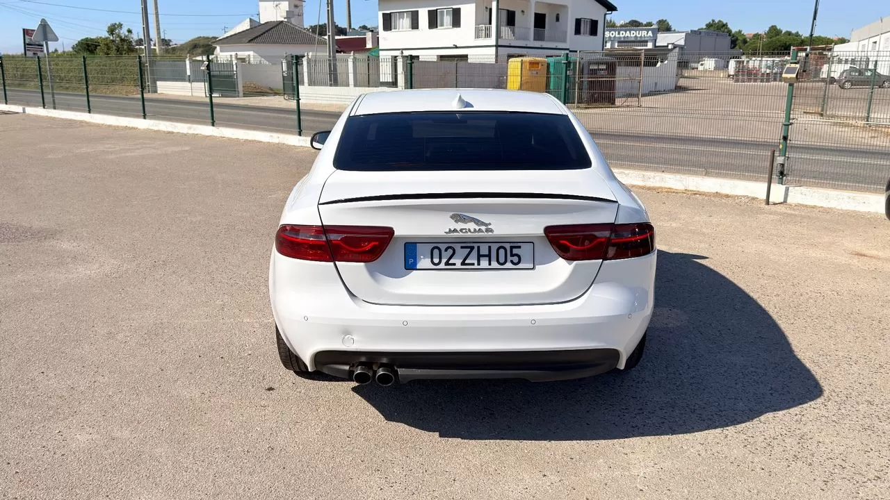 Jaguar XE  20d Aut Pure - foto 2