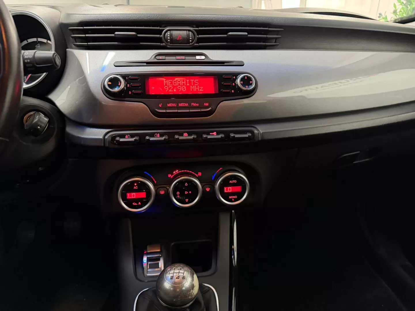 Alfa Romeo Giulietta 1.6 JTDM Trofeo - foto 8