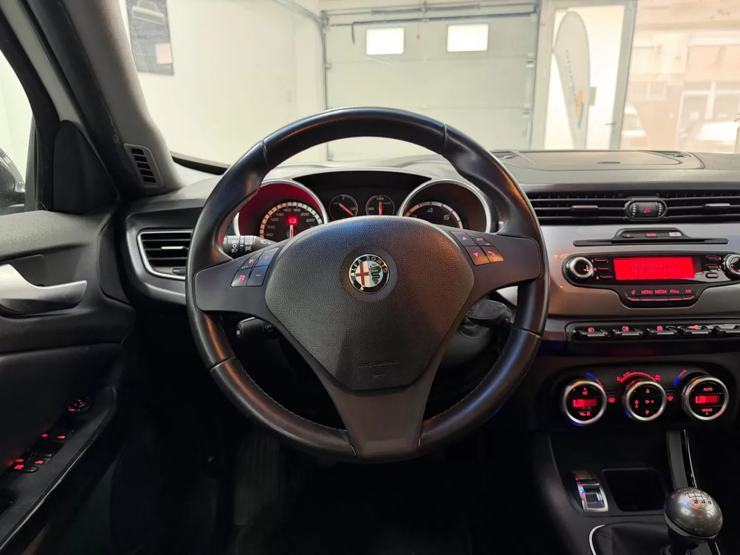 Alfa Romeo Giulietta 1.6 JTDM Trofeo - foto 6