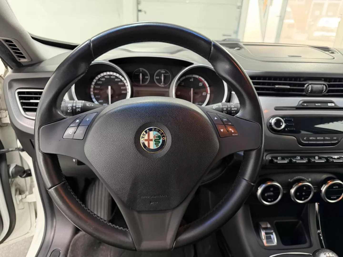 Alfa Romeo Giulietta 1.6 JTDM Trofeo - foto 7