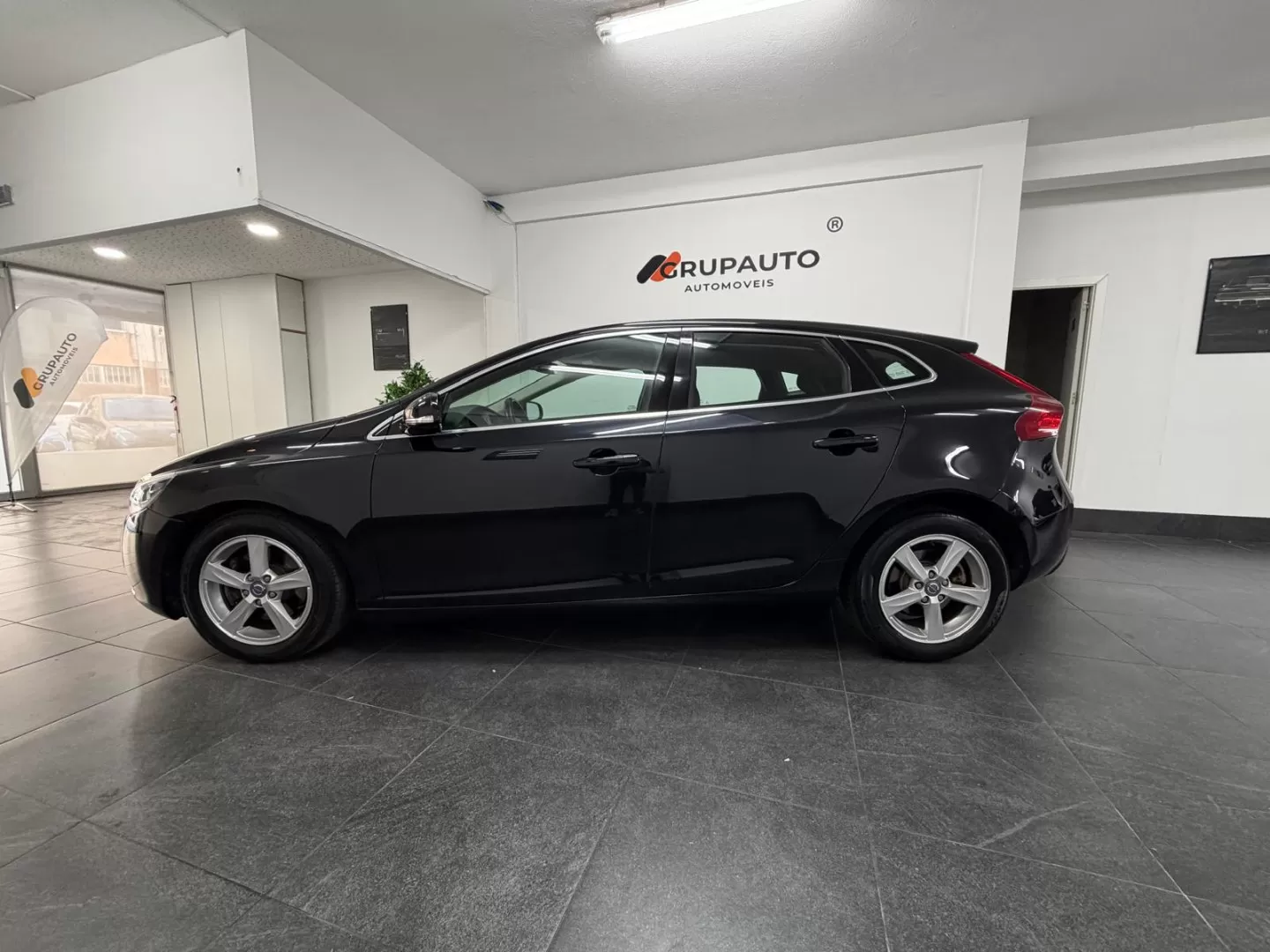 Volvo V40 1.6 D2 Eco Momentum - foto 2