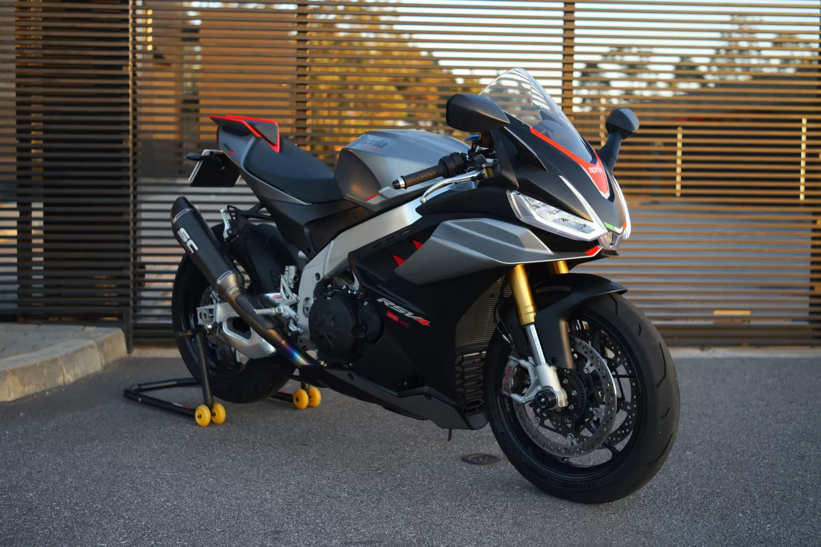 Aprilia RSV 4 - foto 4
