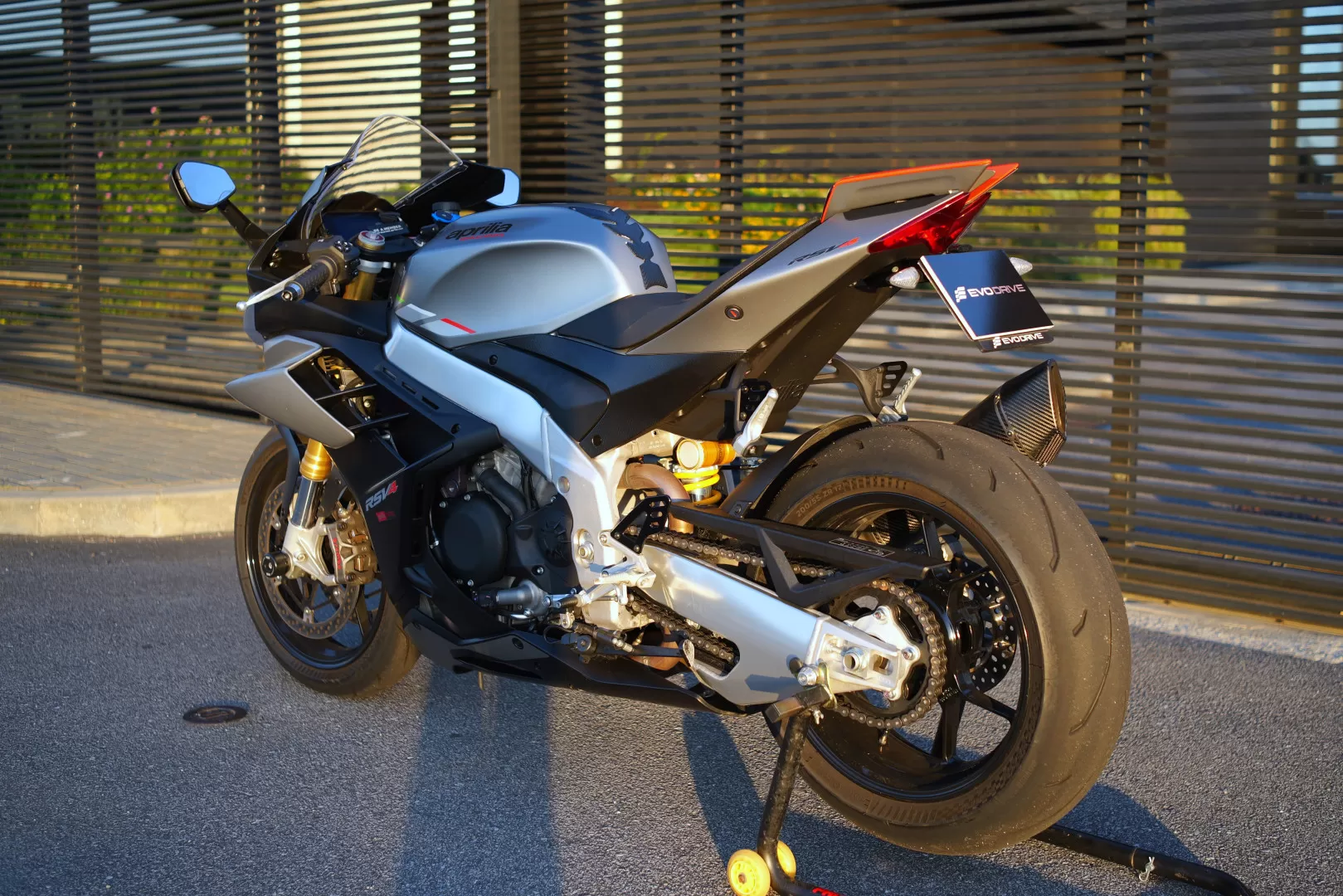 Aprilia RSV 4 - foto 2