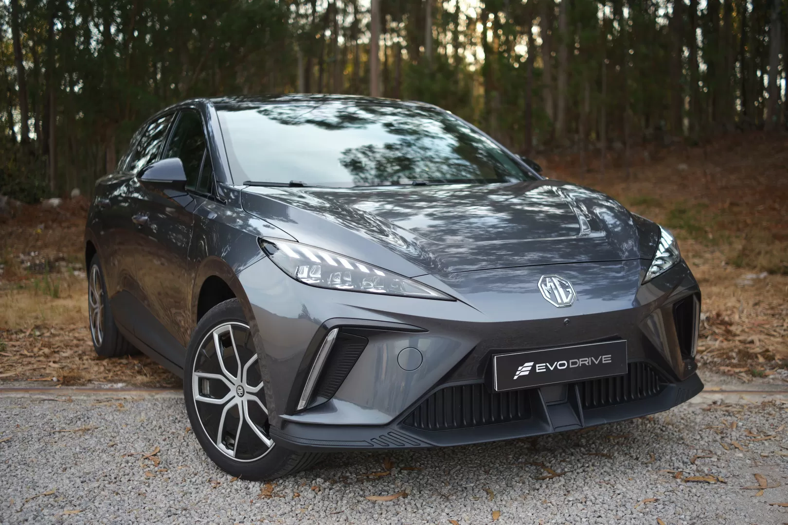 MG MG4 77 kWh Extended Range Luxury - foto 8