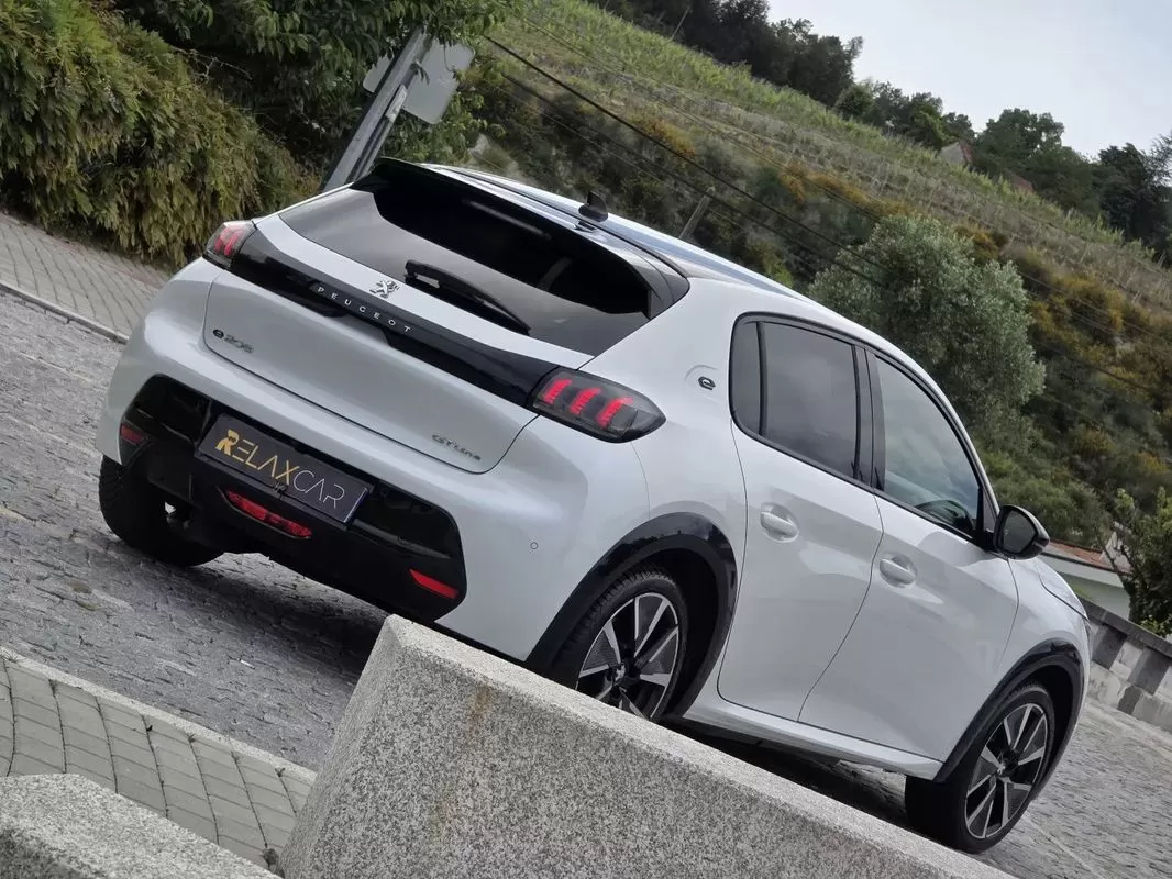 Peugeot e-208 50 kWh GT Line - foto 8