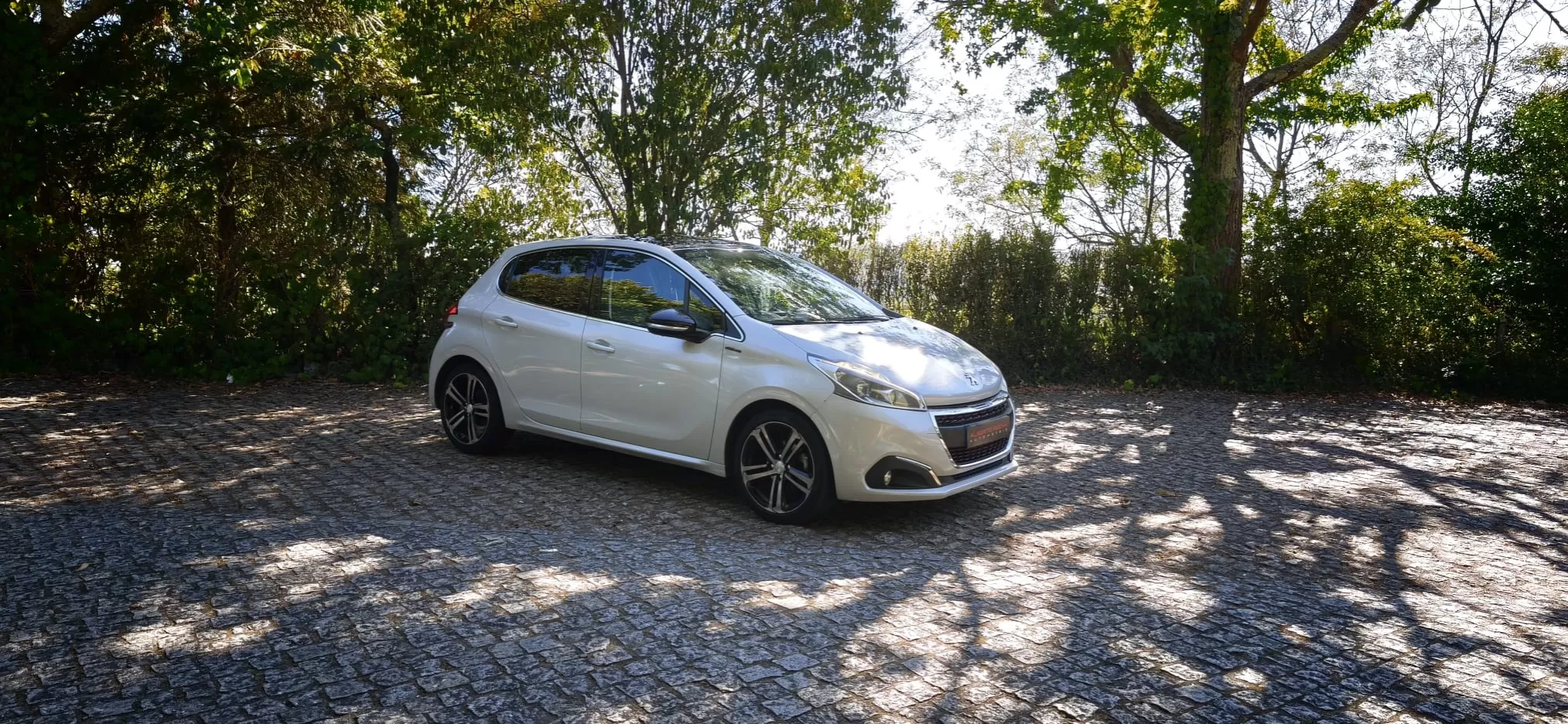 Peugeot 208 1.2 PureTech GT Line - foto 2