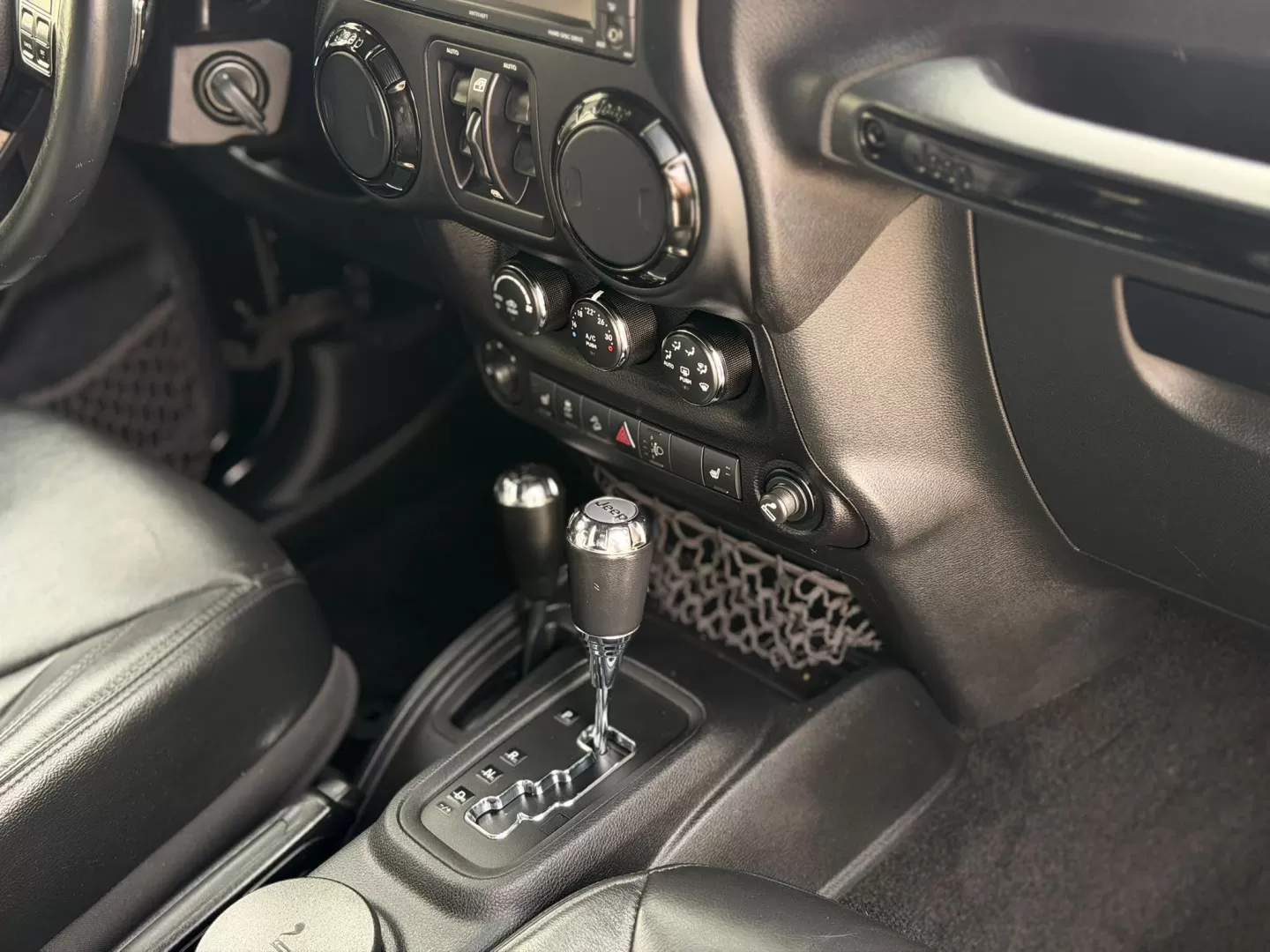 Jeep Wrangler Unlimited 2.8 CRD DPF Auto Rubicon - foto 7