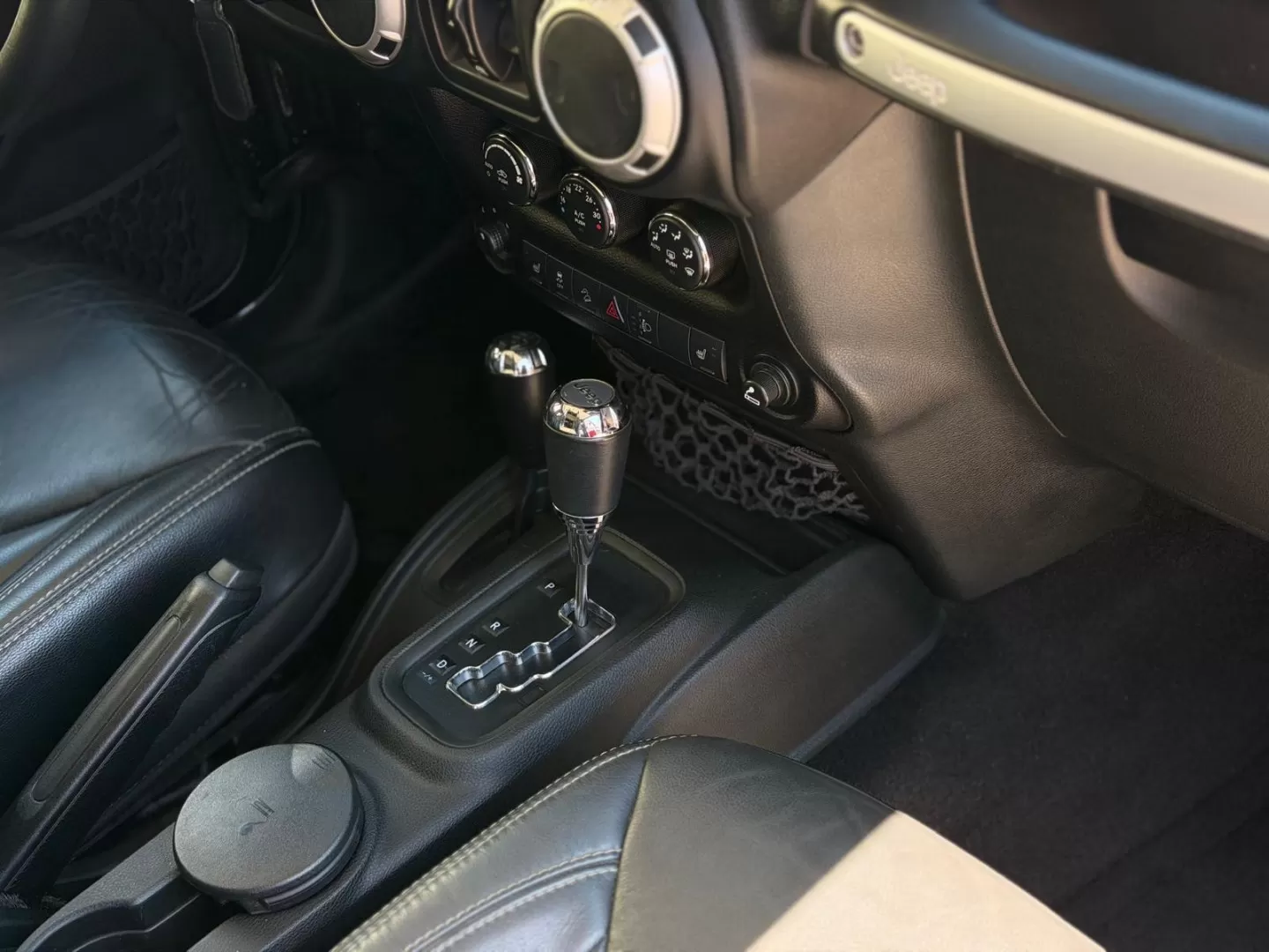 Jeep Wrangler Unlimited 2.8 CRD Sahara AT - foto 7