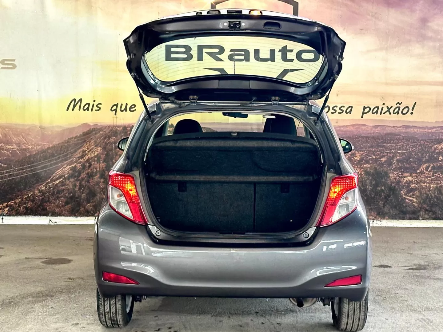 Toyota Yaris 1.0 VVT-i - foto 8