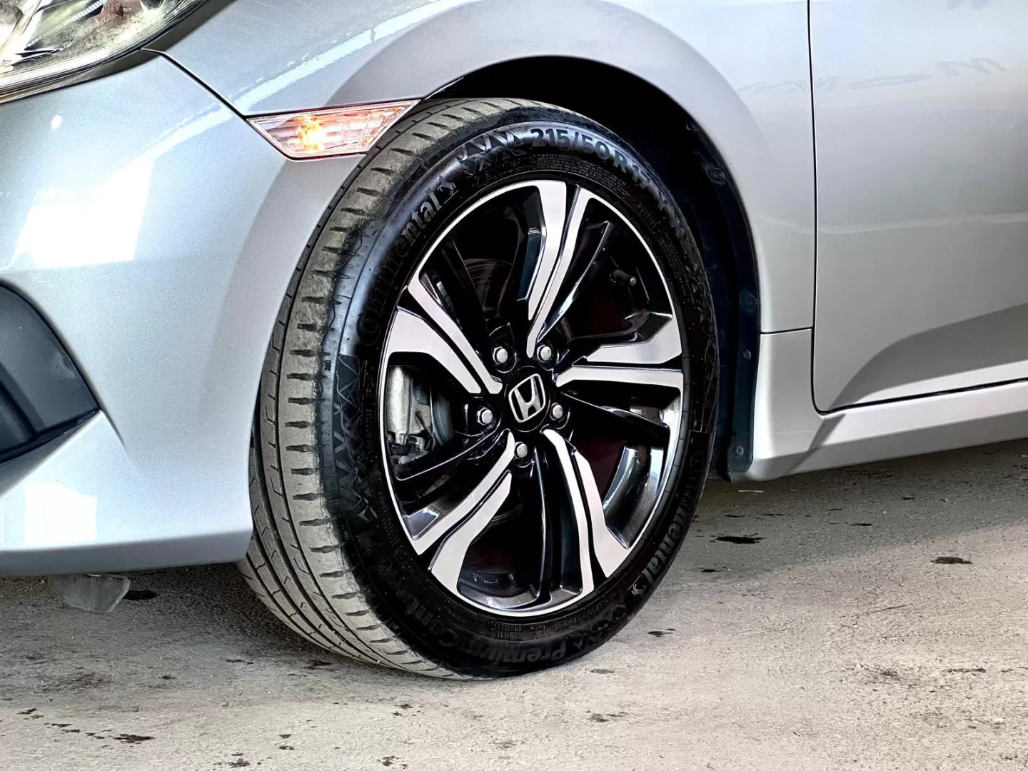 Honda Civic 1.5 i-VTEC Prestige CVT - foto 2
