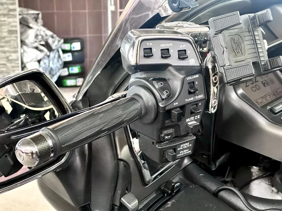 Honda Goldwing 1800 - foto 6