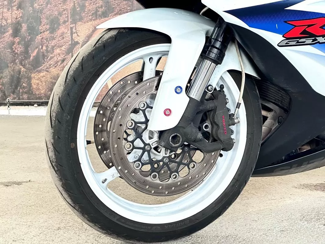 Suzuki  600 K9 - foto 2