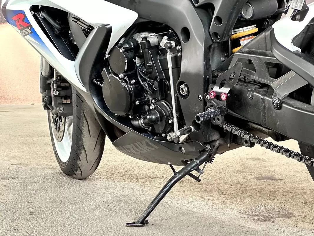 Suzuki  600 K9 - foto 6
